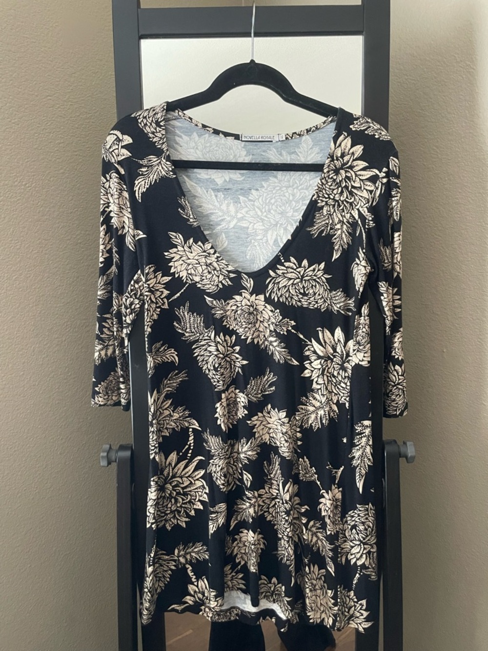 Novella Royale Owen mini dress